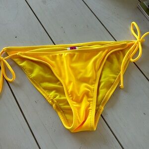 Op bikini bottoms with tie string